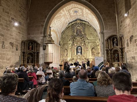 Un Centenar De Personas Asisten En La Hiniesta A Una Sesi N De M Sica