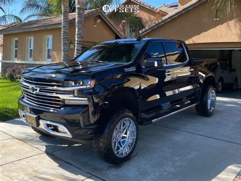 2019 Chevrolet Silverado 1500 Hostile H108 Rough Country Suspension