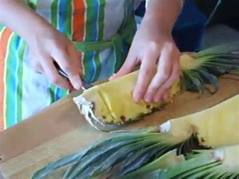 Couper Un Ananas Pour D Corer Vid O Dailymotion