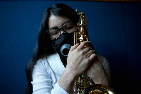 ¿quién Es María Elena Ríos La Saxofonista Que Acusa De Depredador Sexual A Tenoch Huerta