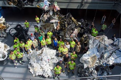 Arte Sustentable Crearon Una Obra Con Materiales Reciclables