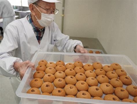 ズーム・イン：ひと・まち・ビズ 八幡饅頭 鉄都の銘菓、7年ぶり復活 鶴屋、できたてを店内カフェで ／福岡 毎日新聞