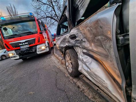 Myślał że zdąży BMW skasowało Volvo OSTROW24 tv Ostrów Wielkopolski