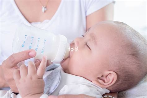 母乳不建议挤出来瓶喂原因分享！原来亲喂和瓶喂真不是一回事 柚鼠知识