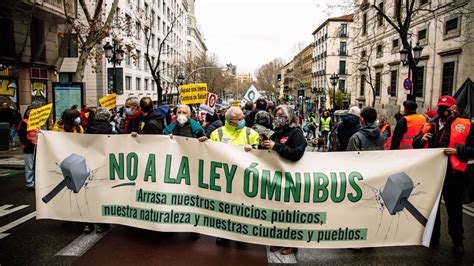 Medio Centenar De Asociaciones Se Manifiestan En Madrid Contra La Ley Ómnibus Madridiario