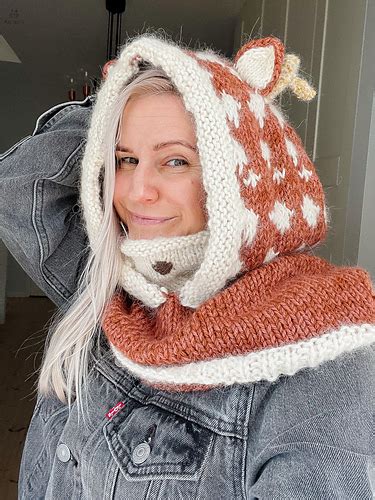 Ravelry Bämbi deer hooded cowl pattern by Muki Crafts