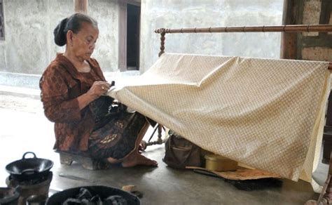 Melihat Dari Dekat Kampung Batik Laweyan Sentra Batik Tertua Di