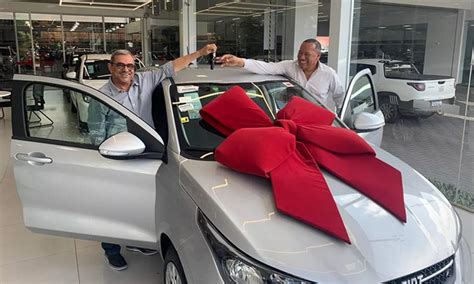 FFER FAZ ENTREGA DA PREMIAÇÃO DE UM CARRO AO REAL ARIQUEMES PELO TÍTULO