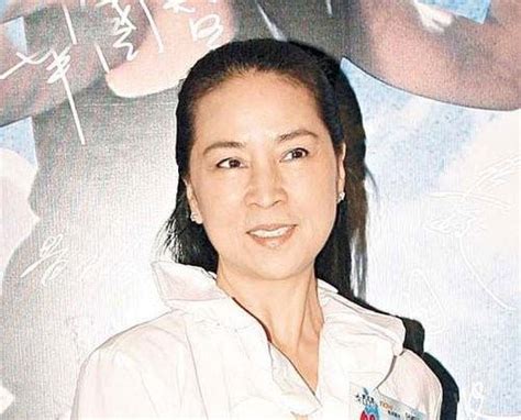 62岁成龙妻子林凤娇近照 每日头条