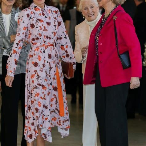 La Reina Letizia Y La Reina Sof A Muy C Mplices En El Rastrillo Nuevo