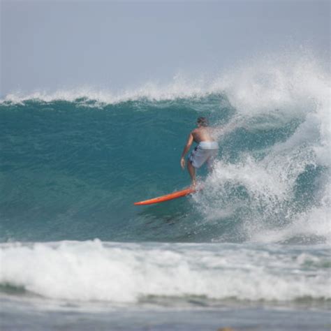 Lohis Break Maldives Waves Surfatoll