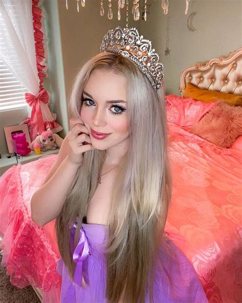 4 Hot Sexy Lyssy Noel Bikini Pics