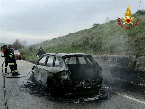 Auto In Fiamme Sulla Statale 96 Bis A Irsina Basilicata24