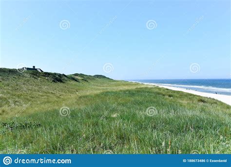 Paisaje De Dunas En La Isla De Sylt Con El Mar Foto De Archivo Imagen