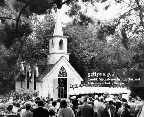 Baptist Church Choir Photos and Premium High Res Pictures - Getty Images