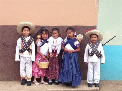 Chiquitos En Desfile Civico Del Dia De La Revolucion Mexicana