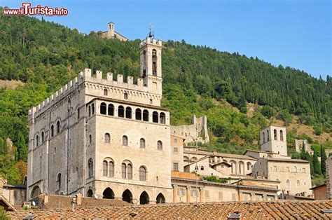 Il Palazzo Dei Consoli Nel Centro Storico Di Foto Gubbio Palazzo