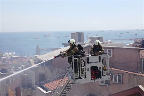 Fatih te metruk bina yangını Haberler İstanbul İtfaiyesi