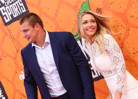 Video Of Rob Gronkowski, Girlfriend Went Viral On Sunday - The Spun