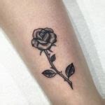 Blackwork Rose Tattoos You Ll Instantly Love Tattooblend