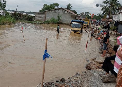 Jalan Penghubung Inhil Inhu Masih Terendam Banjir