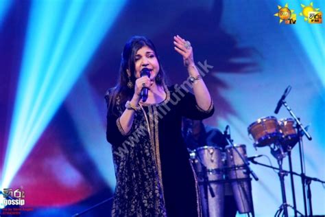 Alka Yagnik Live in Concert - Photo Gallery - Hiru Gossip, Lanka Gossip ...