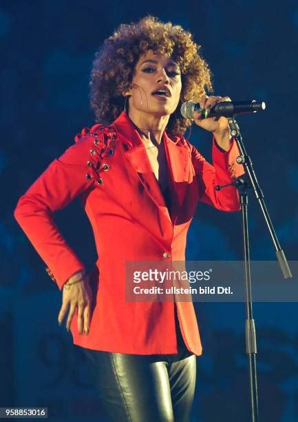 71 Starley Singer Photos And High Res Pictures Getty Images