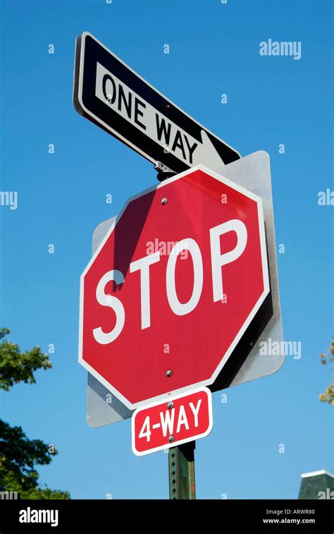 4 way stop sign hi-res stock photography and images - Alamy