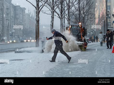 Heavy snowfall in Moscow, Russia Stock Photo - Alamy