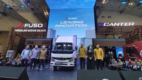 Resmi Truk Listrik Fuso Ecanter Meluncur Di Indonesia Kumparan