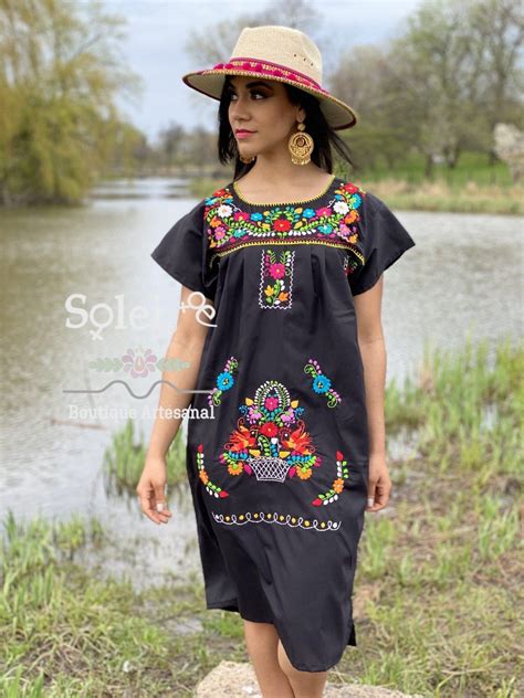 Model Tehuacan Largo Dress This Beautiful Dress Boasts A Traditional Mexican Floral Design