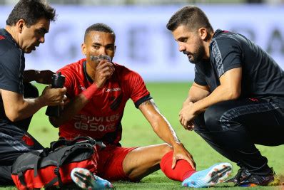 Jogador Sofre Fratura Na Face Durante Jogo Do Brasileir O Esporte O Dia