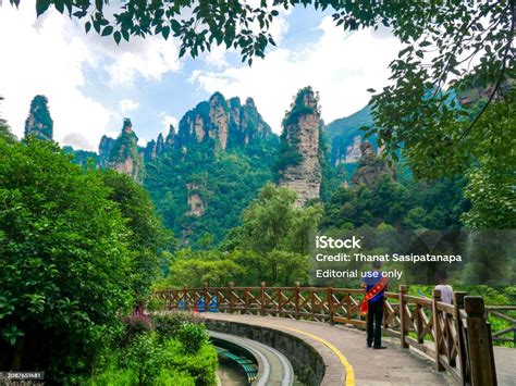 The Tourism On Pathway At Tenmile Natural Gallery In Zhangjiajie