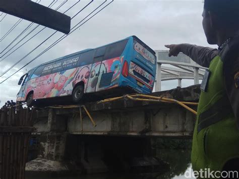 Berita Harian Kecelakaan Bus