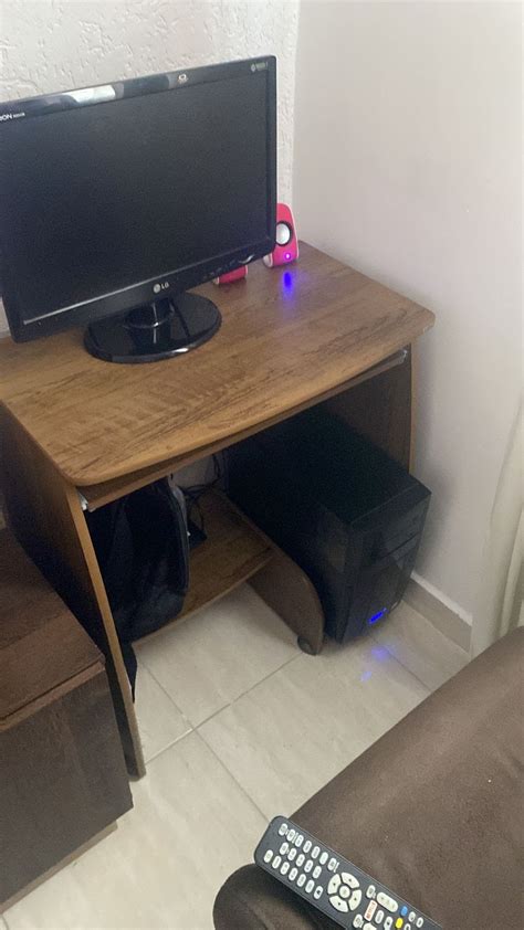 Mesa Para Computador Com 3 Prateleiras Pixel Casas Bahia