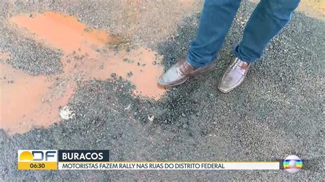 Vídeo Moradores reclamam de buracos nas ruas Bom Dia DF G1