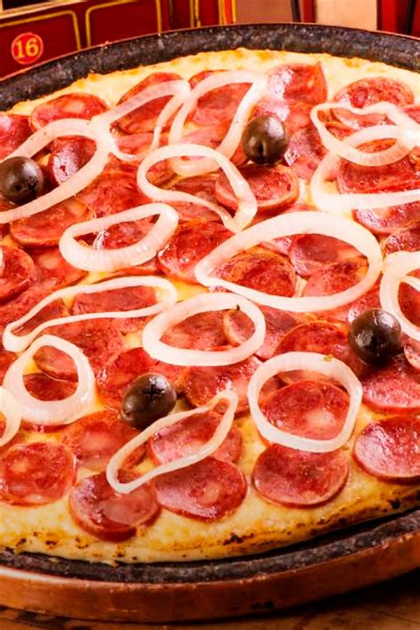 A Melhor Pizza De Calabresa Cebola Que J Viu Receita Receitas