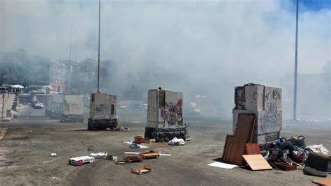 Reggio Calabria Enorme Incendio Di Rifiuti A Piazza Del Popolo Nube