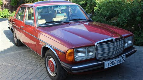 Mercedes Benz W123 23 бензиновый 1980 Red Benz на Drive2