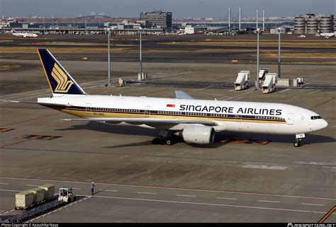 9V SRO Singapore Airlines Boeing 777 212 ER Photo By Kazuchika Naya