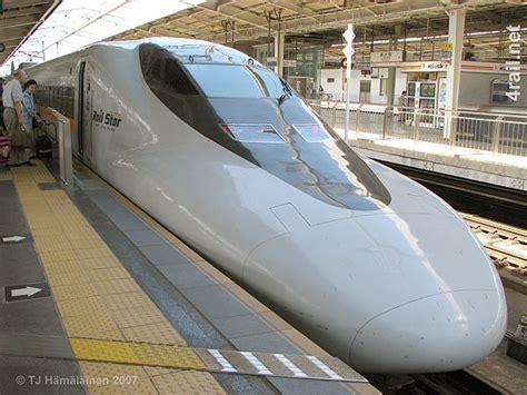 Hikari Rail Star Shinkansen: Streamlined Shape of Japanese Design