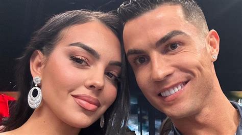 Em Madrid Cristiano Ronaldo e Georgina Rodríguez posam juntos