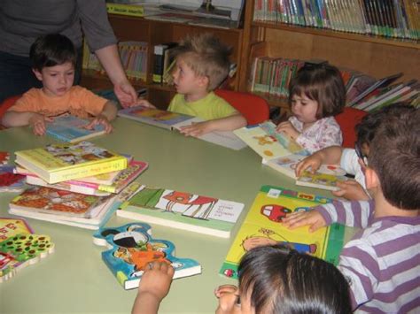 Los Alumnos De La Escuela Municipal Infantil Carmen Bar Dentro Del