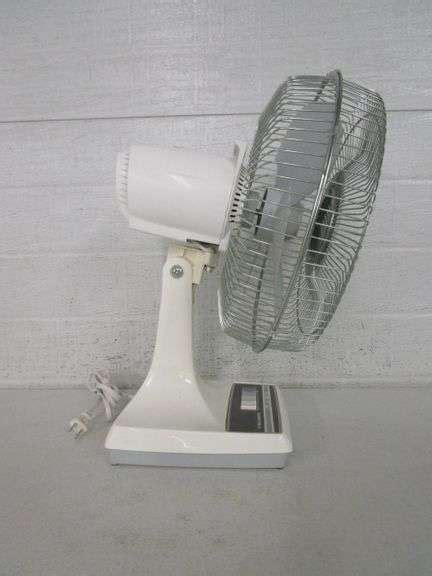 Lasko 12 3 Speed Oscillating Table Fan Oberman Auctions