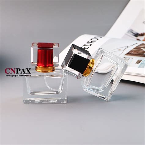 Wholesale 30 Ml 50 Ml Clear Square Glass Perfume Bottle Customized Color Square Perfume Cap