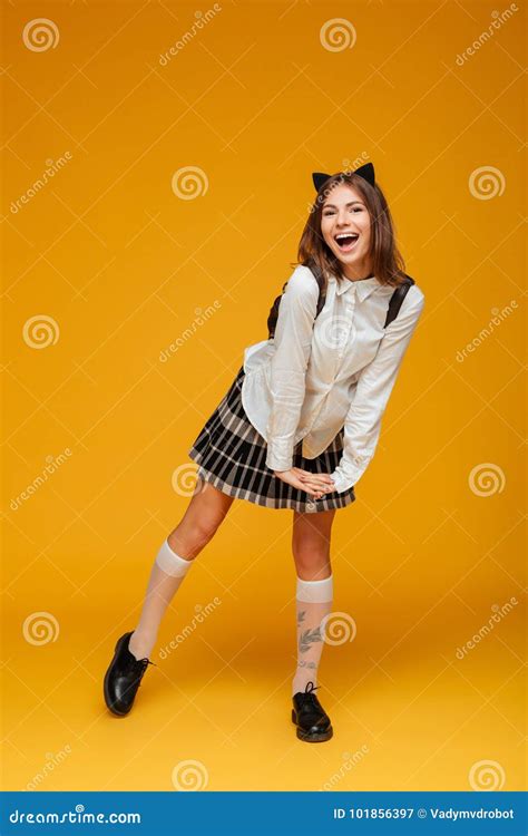 Retrato Integral De Una Colegiala Adolescente Alegre Imagen De Archivo Imagen De Longitud