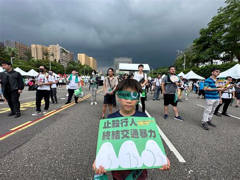 雷雨突襲！「還路於民大遊行」持續登場 聯盟：落實人本交通