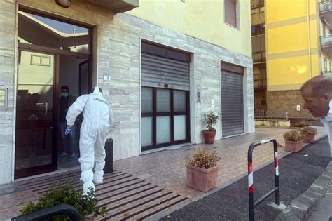 Omicidio a Signa chi è la donna trovata morta in casa Cosa sappiamo