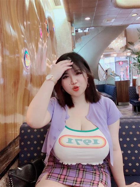 Ngực To đến 110cm Hot Girl Hải Dương Tự Tin Khoe Mặc Nội Y Size Xl