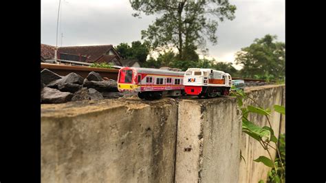 Menemukan Kereta Api Indonesia KRL Commuterline Lokomotif Palang